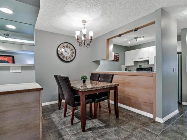 New! Cozy Rocky Mountain Chalet Managed By Little Sister Getaways Canmore Luaran gambar