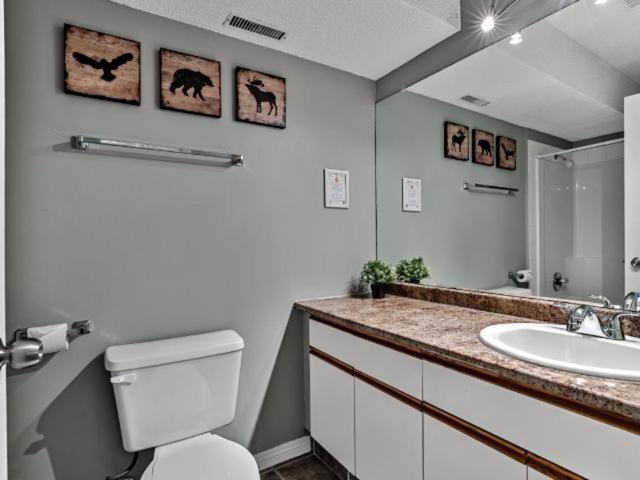 New! Cozy Rocky Mountain Chalet Managed By Little Sister Getaways Canmore Luaran gambar