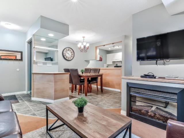 New! Cozy Rocky Mountain Chalet Managed By Little Sister Getaways Canmore Luaran gambar