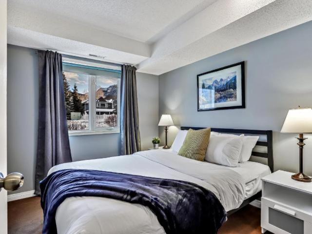 New! Cozy Rocky Mountain Chalet Managed By Little Sister Getaways Canmore Luaran gambar