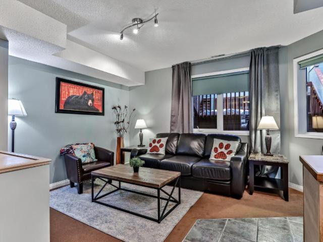 New! Cozy Rocky Mountain Chalet Managed By Little Sister Getaways Canmore Luaran gambar
