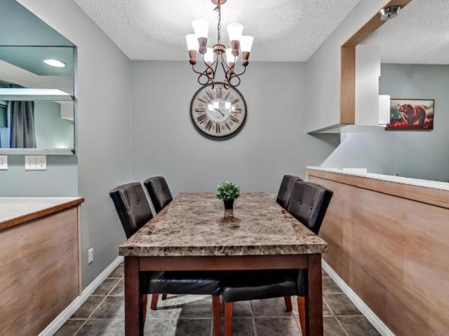 New! Cozy Rocky Mountain Chalet Managed By Little Sister Getaways Canmore Luaran gambar