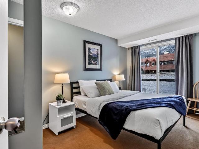 New! Cozy Rocky Mountain Chalet Managed By Little Sister Getaways Canmore Luaran gambar