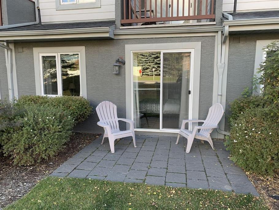 New! Cozy Rocky Mountain Chalet Managed By Little Sister Getaways Canmore Luaran gambar