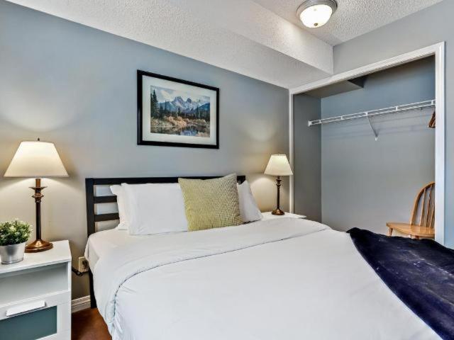 New! Cozy Rocky Mountain Chalet Managed By Little Sister Getaways Canmore Luaran gambar